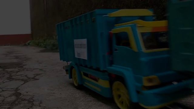 Heboh... sopir truk DEMO TOLAK RUU ONDOL 🤣 || Versi miniatur truk || смотреть онлайн