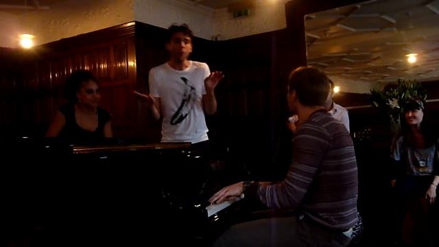 Mika - Lollipop @ Magic Points secret gig in London 22.1.2011 (HD) смотреть онлайн