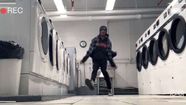 Laundry Day смотреть онлайн