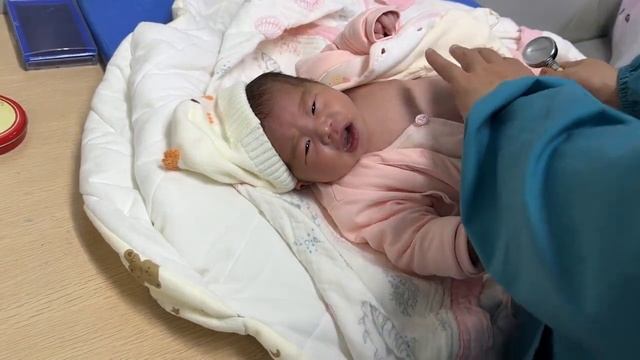 宝宝从出生到现在，我是无时无刻守着，尽管剖腹7层，5天出院 смотреть онлайн