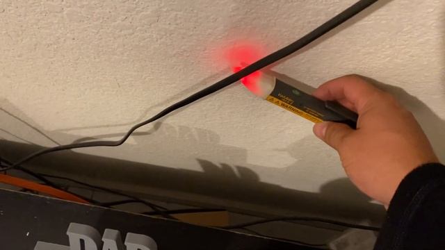 Fluke VoltAlert F1AC C2 II Non-Contact AC Voltage Tester 200~1000V With Audible And Light Alarm