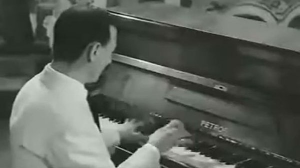 Tu vuo fa l'americano 2011 Renato Carosone