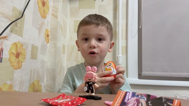 Распаковка коробочки Roblox и Kinder