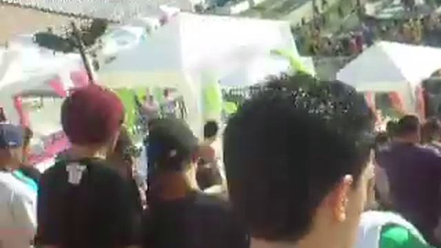 Entering Kinetic Field at Electric Daisy Carnival Friday 2010- Dj Chuckie Spinning смотреть онлайн