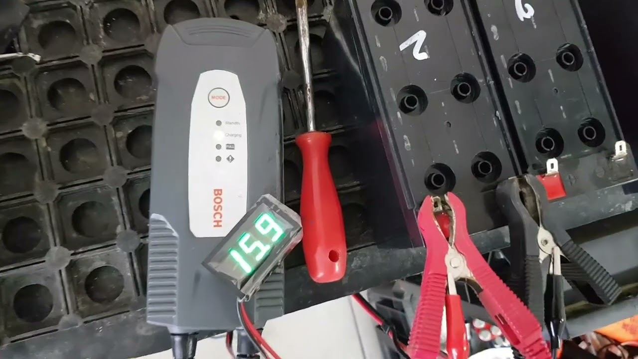 BOSCH C1 - старичок не мОгет, а могЁт. ⚡ Разгон по Напряжению 17,1 Вольт на AGM 7 Ah смотреть онлайн
