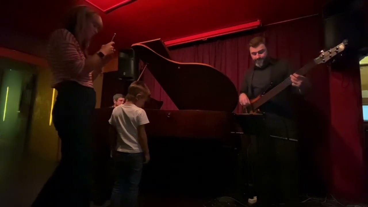 “On the sunny side of the street” смотреть онлайн