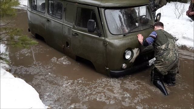 Советская УАЗ - Буханка пройдёт везде. смотреть онлайн