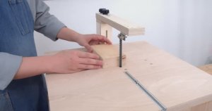 Делаем станок с ленточной пилой - Изготовления пазлов [ЛАЙФХАК]