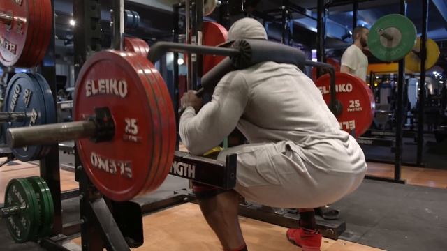 700LBS/320KG ON THE SSB FOR REPS PR! смотреть онлайн