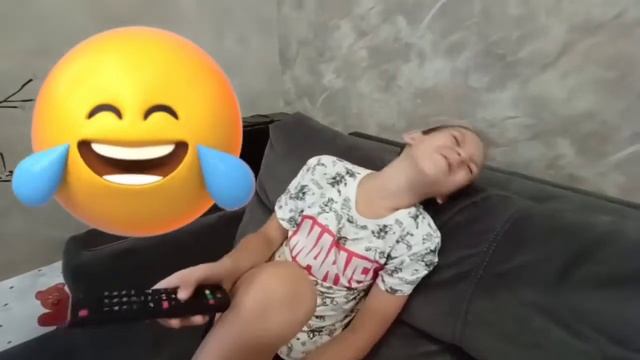 Он  подписался на @PROSHKA_GRAPE 3 серия 1 сезона «старший брат и младшая сестра»