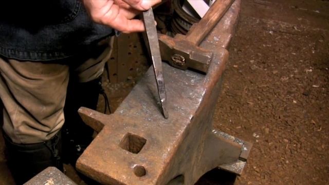 Blacksmithing for Beginners - Tip for Punching Small Bars смотреть онлайн
