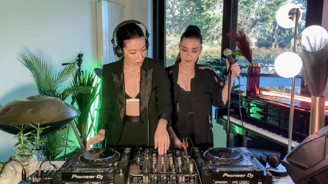 Female DJ GIOLI & ASSIA Diesis Lounge Dance Disco Music [Handpan, Guitar, Piano] #stayhome смотреть онлайн