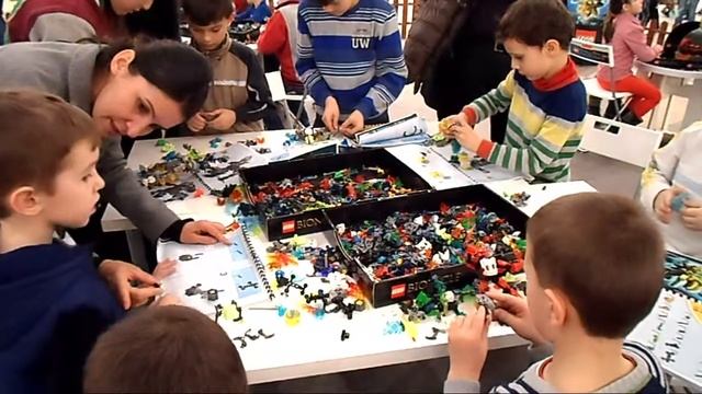 Kids Building LEGO Bionicle Heroes смотреть онлайн