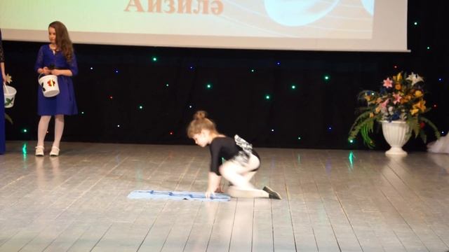 Гыйләҗетдинова Айзилә башкаруында гимнастик күнегүләр смотреть онлайн