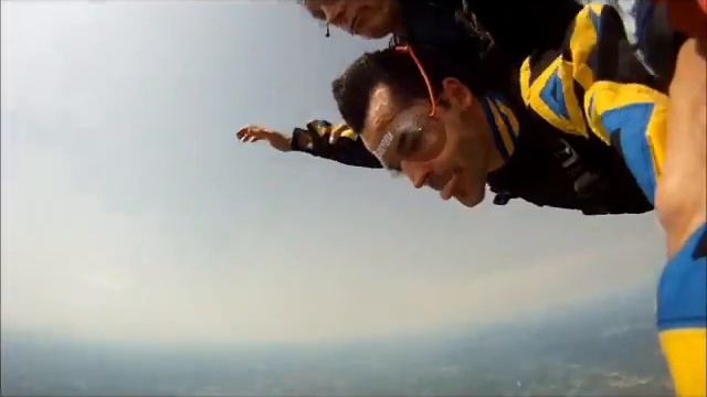 Dustin King starts May with a great Tandem skydive! смотреть онлайн