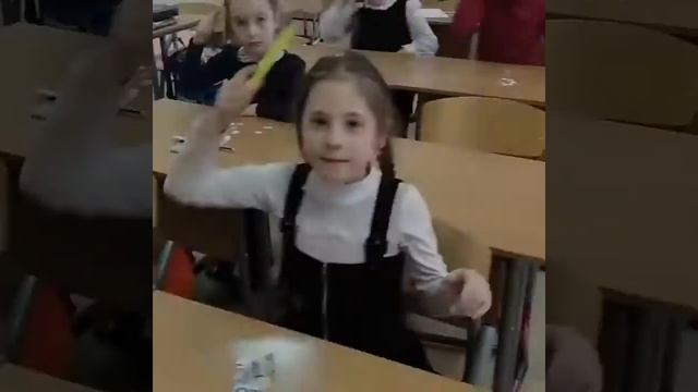 Опыт "Статическое электричество" смотреть онлайн