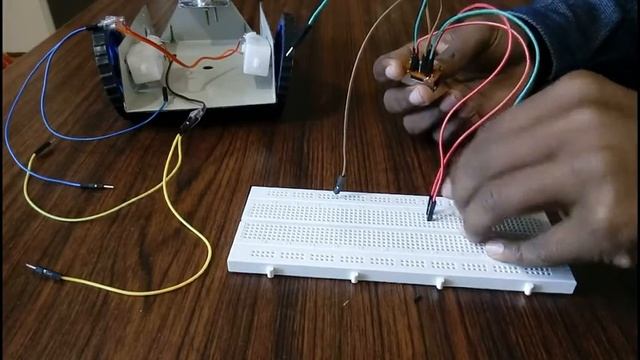 Tutorial 2 : DPDT Controlled Bot : Team Vibhav : Nimbus 2k16 : NIT H смотреть онлайн