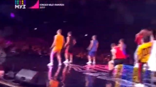 Кристина и Мадонна Абрамовы - Feel so good (KINDER MUZ AWARDS-2017) смотреть онлайн