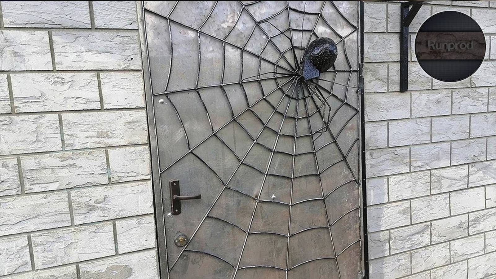 Накладка на дверь в виде паутины с пауком смотреть онлайн