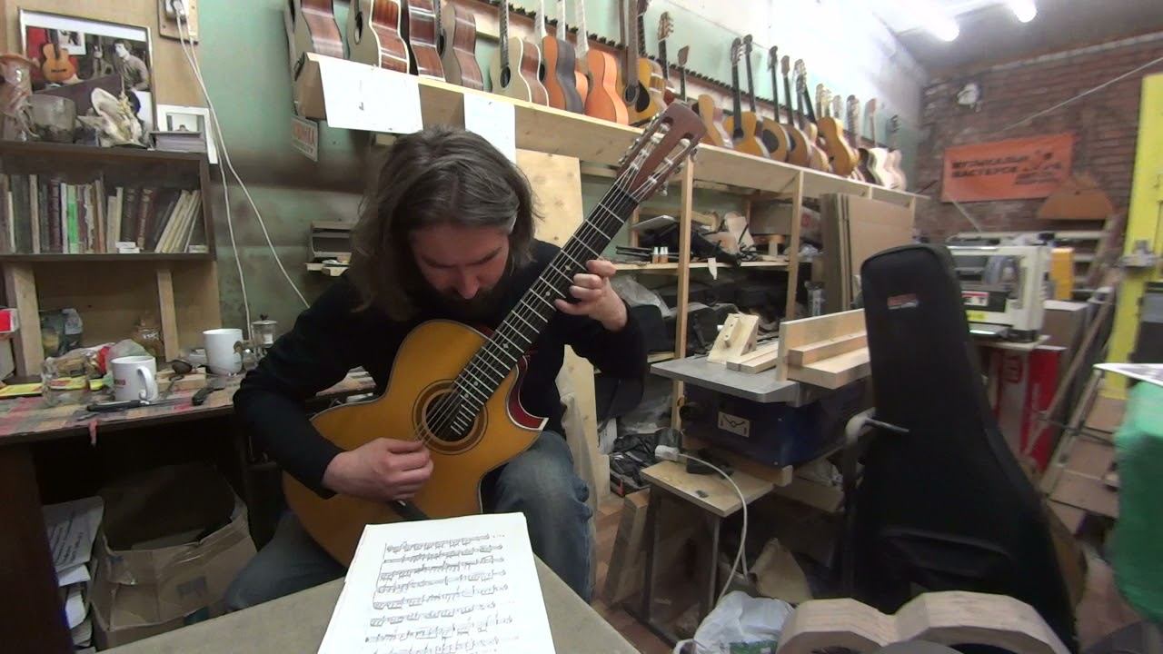 Семиструнка мастера Антона Хорина, звучит Сихра "Как из-за лесу лесочку" исполняет Алексей Тонких. смотреть онлайн