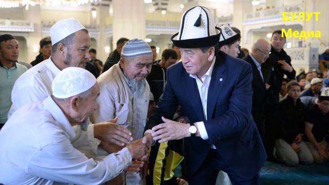 Экс-президент жума намазга МЕЧИТКЕ барды. смотреть онлайн