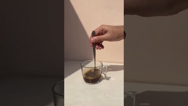 Iced vanilla latte coffee #shorts #coffee смотреть онлайн