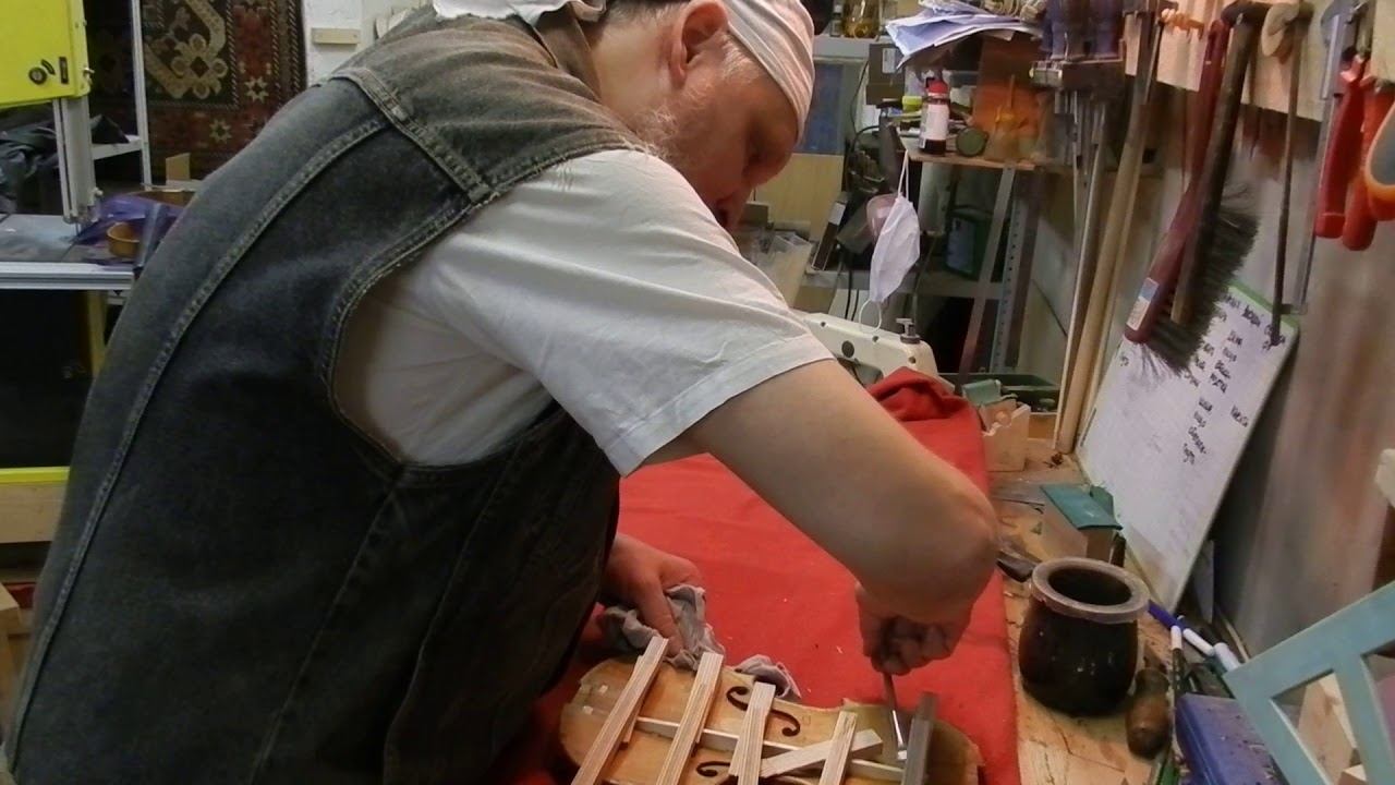 Реставрация скрипки, часть 2. Пружина и футор. смотреть онлайн