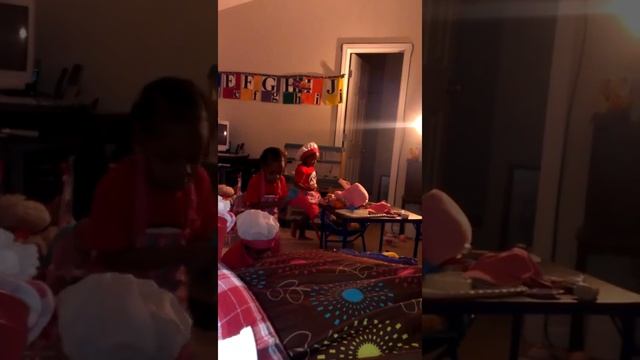 Triplet food fight смотреть онлайн