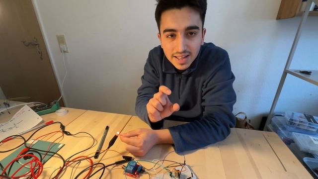 Capacitors = Firework ? Trigger a Circuit with Photoresistor Part 1. 230V Capacitor Explosion !!! смотреть онлайн