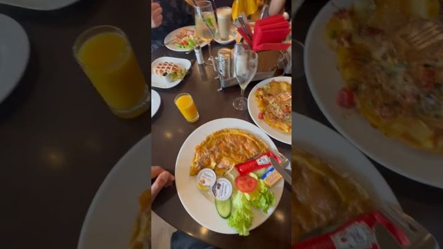 Café am Markt, Eatery Offering Hot Breakfast Dishes, Pastries & Coffee In Unpretentious Surrounds. смотреть онлайн