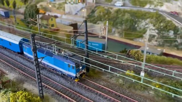 Locomotive CD371 001 Lucka ACME réf 60554 et sa rame tchèque des CD смотреть онлайн