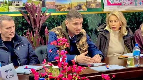 Очень опытный орнитолог Сикорский И.А. тоже в команде СПАСАТЕЛЕЙ ПТИЦ, его знания очень важны! смотреть онлайн