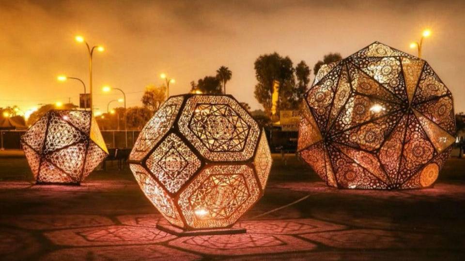 Арт-объекты_Объемные фигуры_Фасад Медиа Групп смотреть онлайн