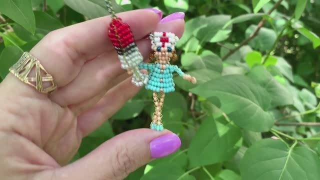 Медсестра из бисера / ссылка на мастер-класс под видео / фигурки из бисера /своими руками смотреть онлайн