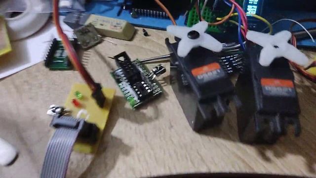 Управление сервой с пульта ДУ. IR декодер на tiny25/tiny85 смотреть онлайн