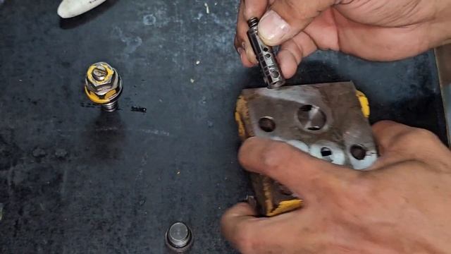 komatsu pc220-7 Self reducing valve, PC epc valve cause of very low movement on hydraulic system смотреть онлайн