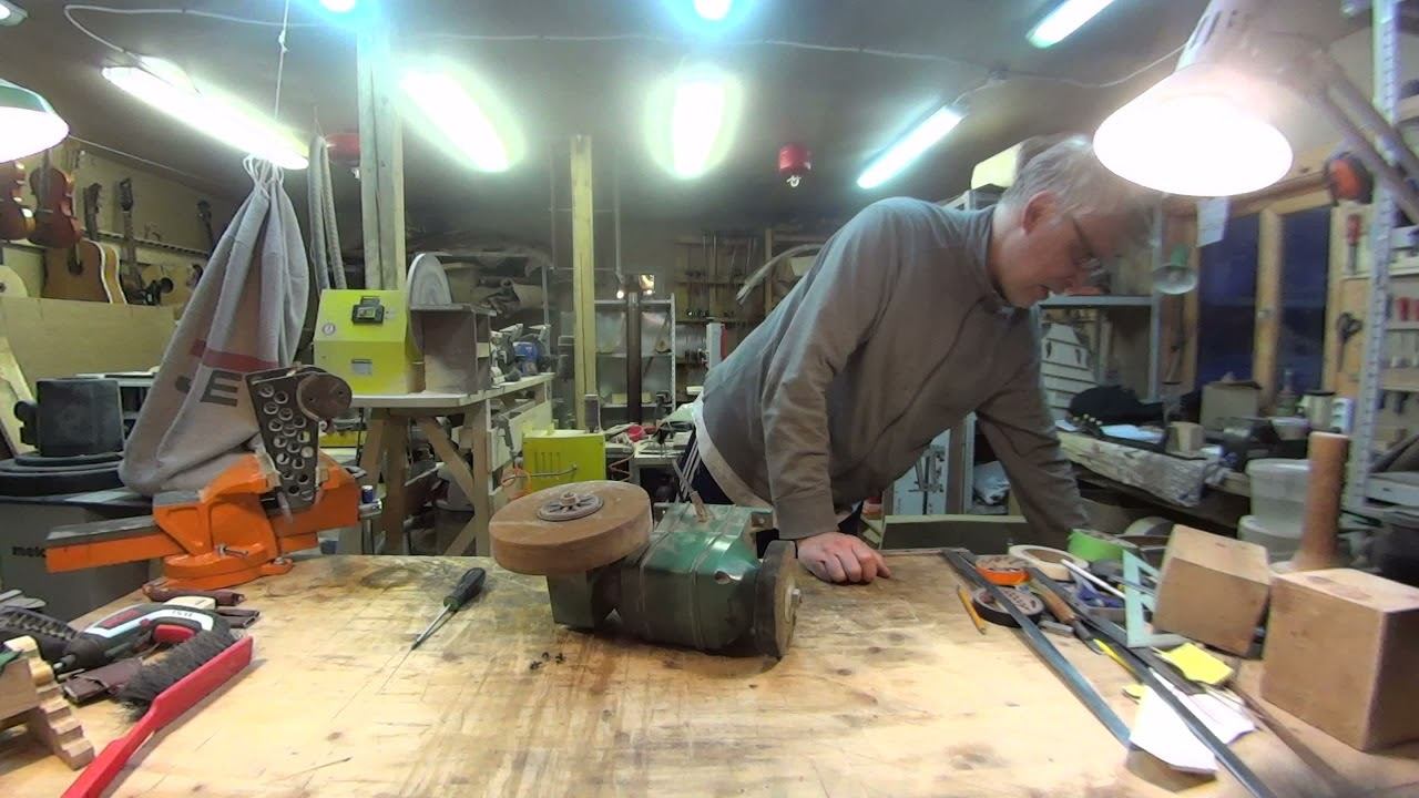 Полирование лака на гитаре - поиск вариантов механизации, самодельный станок. Часть 1. смотреть онлайн