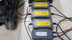 GYS 6.12  +  GYS  12.12  +  GYS  9.24 +  BOSCH C1 (  разница между Зарядными  Устройствами )