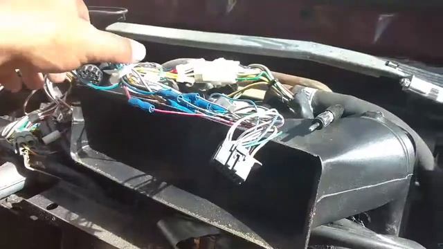 How to replace the blower motor and fan resistor in a Volvo 240 - VOTD смотреть онлайн