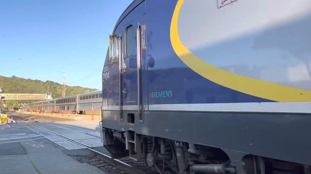 The First Phase Vll ALC-42 Charger on the Amtrak Coast Starlight! #320 Leading through Martinez, CA смотреть онлайн