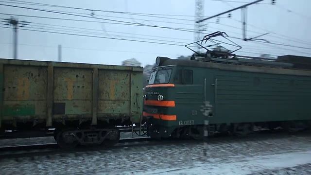 Электровозы ВЛ10У-262 и ВЛ10У-502 с грузовым поездом смотреть онлайн
