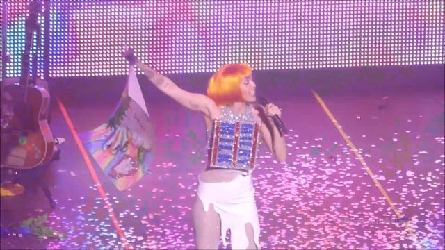 (HD) Miley Cyrus Milky Milky MIlk Vancouver Dec 2015 смотреть онлайн