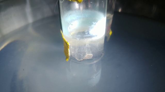Test Electrolysis of a sodium chloride solution to make hydrogen gas. смотреть онлайн