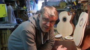 Украшение резонаторного отверстия - розетка в деке гитары