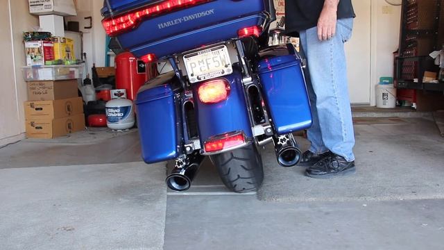 2016 Road Glide Ultra Comparing Stock and New V&H Twin Slash Slip On Mufflers смотреть онлайн