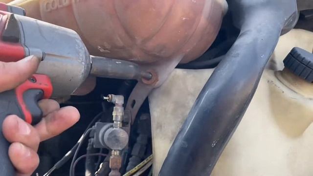 Changing a fan clutch solenoid valve. Freightliner Columbia. смотреть онлайн