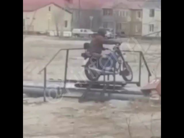 Неудачная погоня за байкером смотреть онлайн