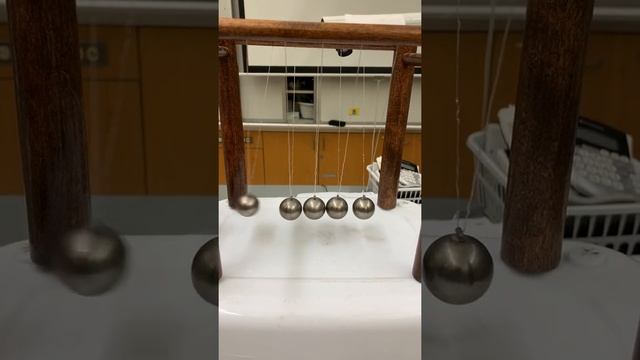 Newton’s cradle 1 ball drop смотреть онлайн
