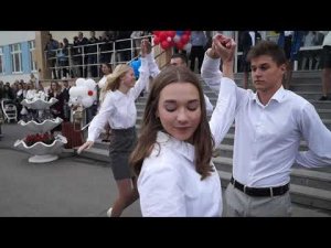 Линейка 1 сентября 2021 у 1-х, 9-х и 11-х классов ОЦ «НЬЮТОН»
