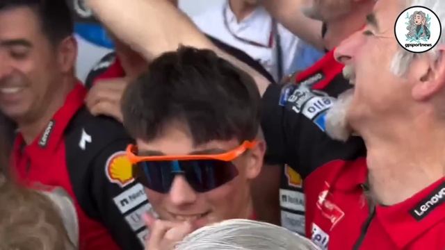 Momen Rossi Dicuekin Pecco | Pecco Peluk Marquez di MotoGP Spanyol 2024 смотреть онлайн